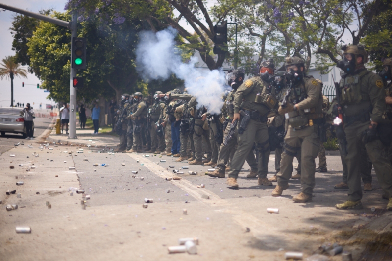 «Мятеж против законов и суверенитета США»: что стоит за протестами в Калифорнии против высылки мигрантов