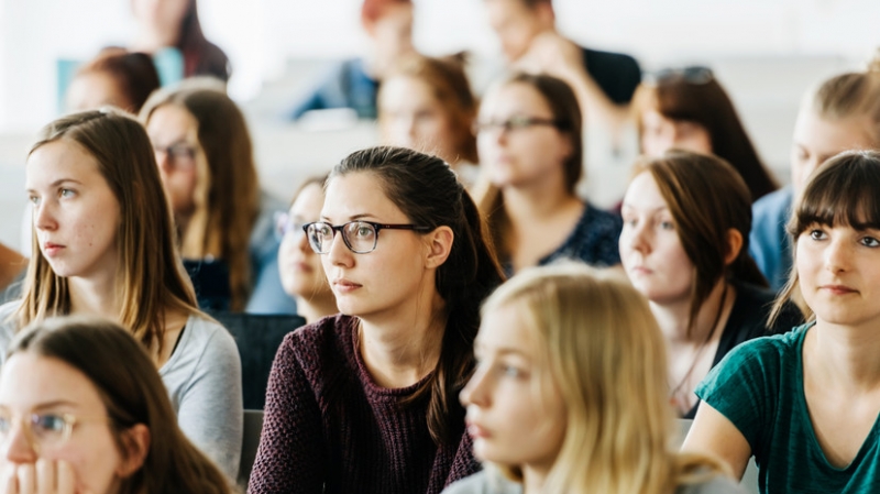 Молодые россияне назвали желаемую зарплату после окончания вуза