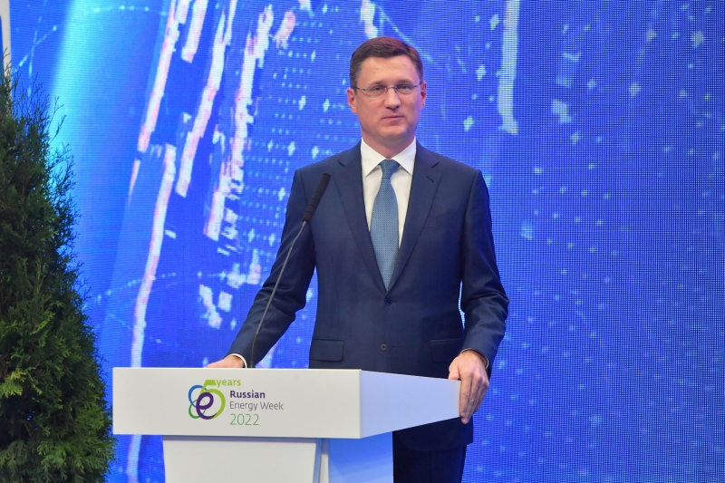 На 500 тыс. баррелей в сутки: зачем Россия собирается снизить добычу нефти