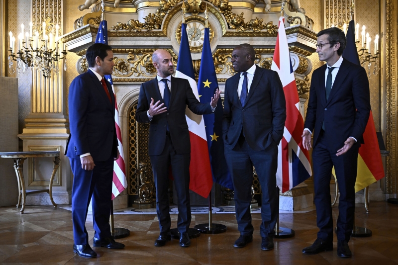 «На нулевом уровне»: почему провалилась встреча в Лондоне по ситуации на Украине