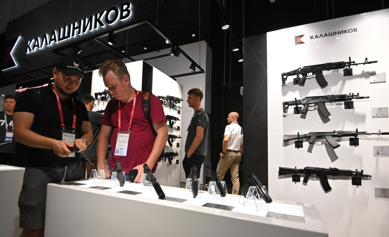 &laquo;На основе боевого применения&raquo;: на форуме &laquo;Армия-2023&raquo; представили новые автоматы АК-12 и АК-19