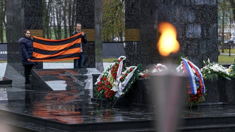 &laquo;Наблюдаем последовательную реинкарнацию фашизма&raquo;: в МИД России отреагировали на запрет георгиевской ленты в Латвии