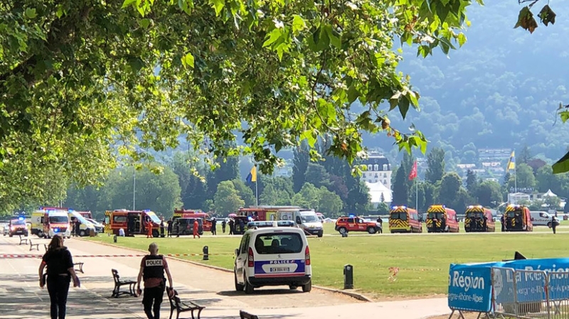 Напавший с ножом на детей во Франции просил об убежище