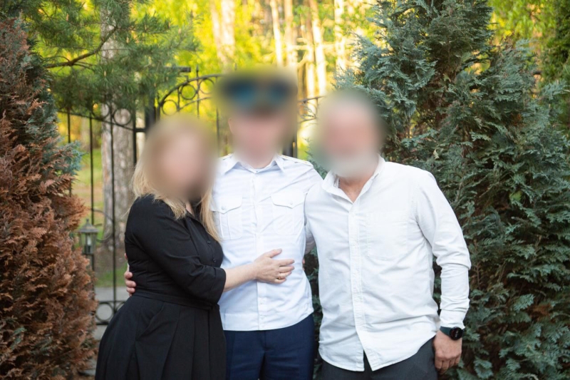 &laquo;Наше дело правое. Мы победили&raquo;: отец-доброволец и его сын-офицер нашли медаль времён ВОВ в Артёмовске