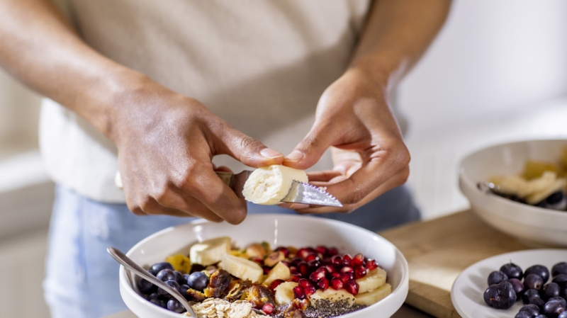 Названы три принципа питания, которые помогут худеть без голодания