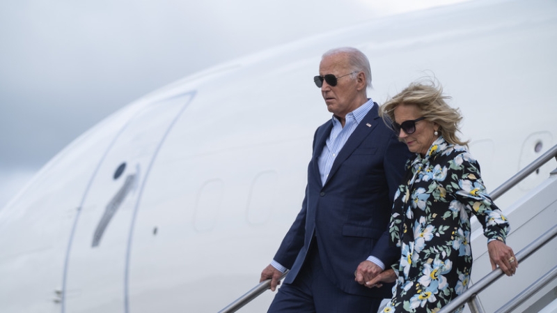 NBC: участие Байдена в предвыборной гонке зависит от решения его жены