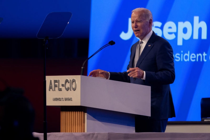 «Не будет бесплатно»: как курс Байдена в отношении Украины влияет на внутриполитическую ситуацию в США