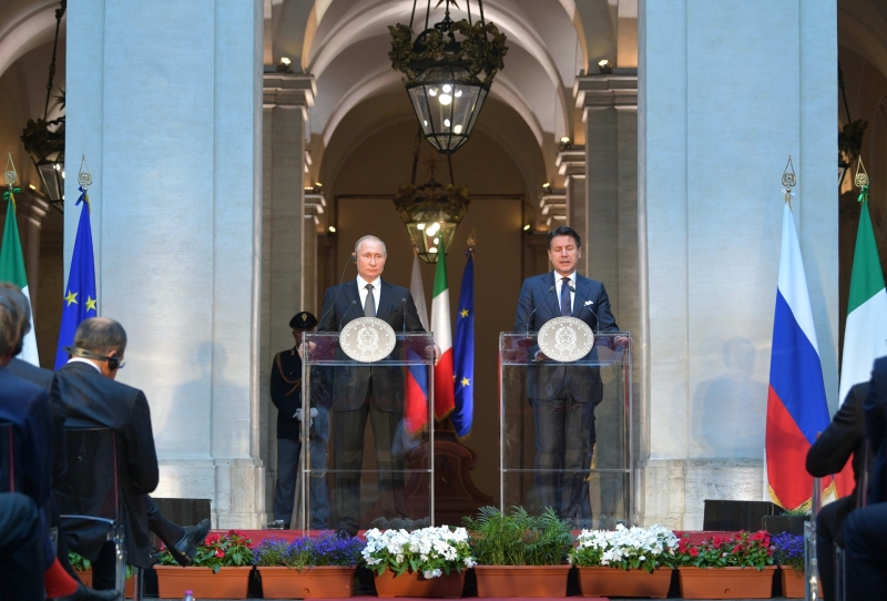 «Неадекватно оценивают ситуацию»: почему санкционная политика ЕС в отношении России зашла в тупик