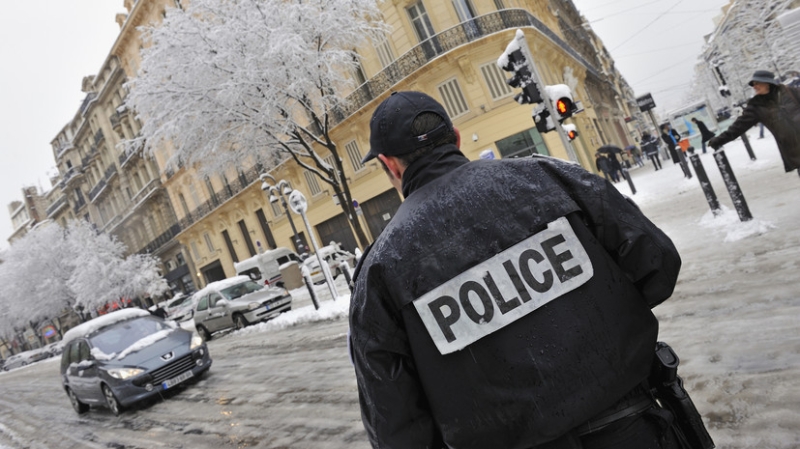 &laquo;Неизвестные бросили бутылки с зажигательной смесью&raquo;: что известно о нападении на генконсульство РФ в Марселе