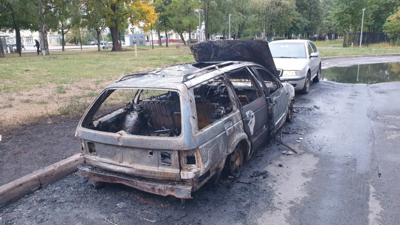 Неизвестный поджёг автомобиль на юго-западе Москвы