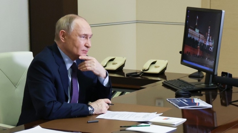 &laquo;Необходимо навести порядок&raquo;: Путин поручил разобраться с банковскими комиссиями в семейной ипотеке