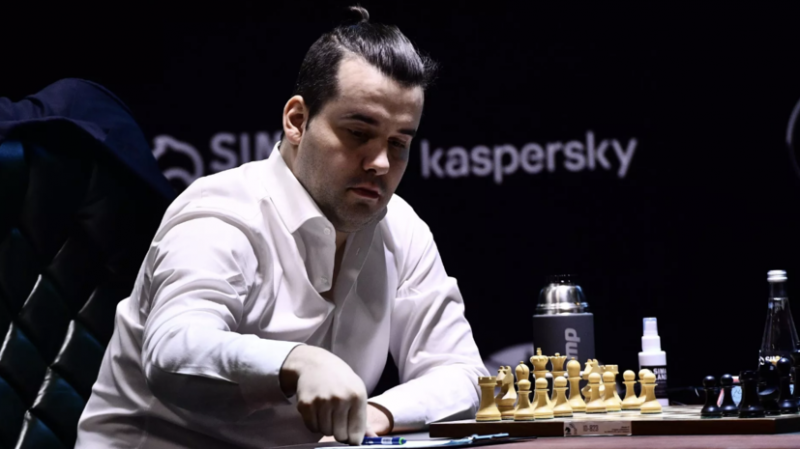 Непомнящий за десять минут сыграл вничью с Накамурой на турнире претендентов