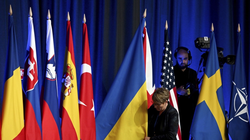 &laquo;Нервы не выдерживают&raquo;: в Киеве обвинили НАТО в &laquo;слабой оценке&raquo; действий России на Украине