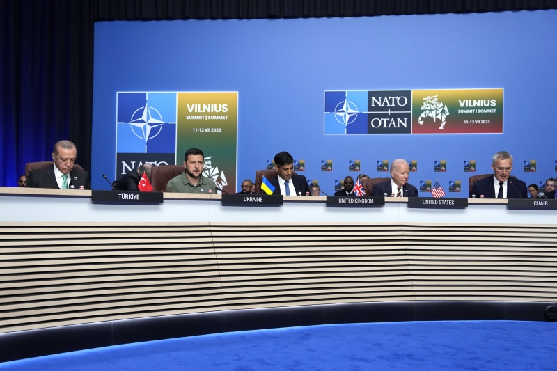 &laquo;Нервы не выдерживают&raquo;: в Киеве обвинили НАТО в &laquo;слабой оценке&raquo; действий России на Украине