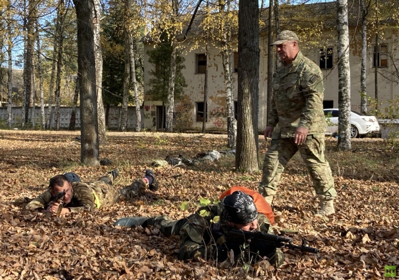 «Обучаем приоритетным навыкам»: среди россиян растёт популярность курсов начальной военной подготовки