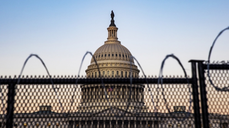 Обвинения в подстрекательстве, поощрении насилия и нападках на сенаторов: как проходит процесс по импичменту Трампа