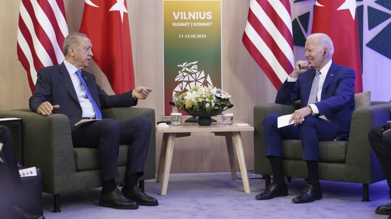 &laquo;Обычная модель&raquo;: Сеймур Херш заявил, что Байден пообещал Эрдогану финансовую помощь в обмен на допуск Швеции в НАТО