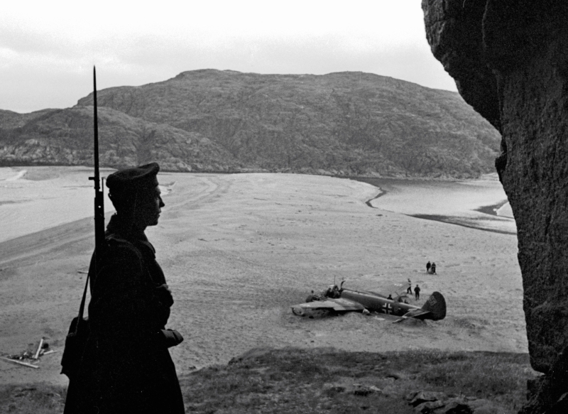 «Очень точно понимал символическое значение»: как военкор Евгений Халдей сделал главное фото Победы