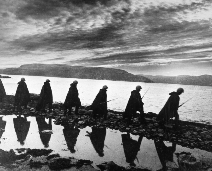 «Очень точно понимал символическое значение»: как военкор Евгений Халдей сделал главное фото Победы