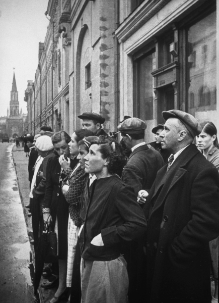 «Очень точно понимал символическое значение»: как военкор Евгений Халдей сделал главное фото Победы