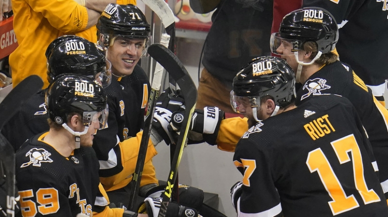 &laquo;Один из величайших игроков всех времён&raquo;: как Малкин оформил хет-трик, обошёл Буре и Ягра, стал первой звездой дня в НХЛ