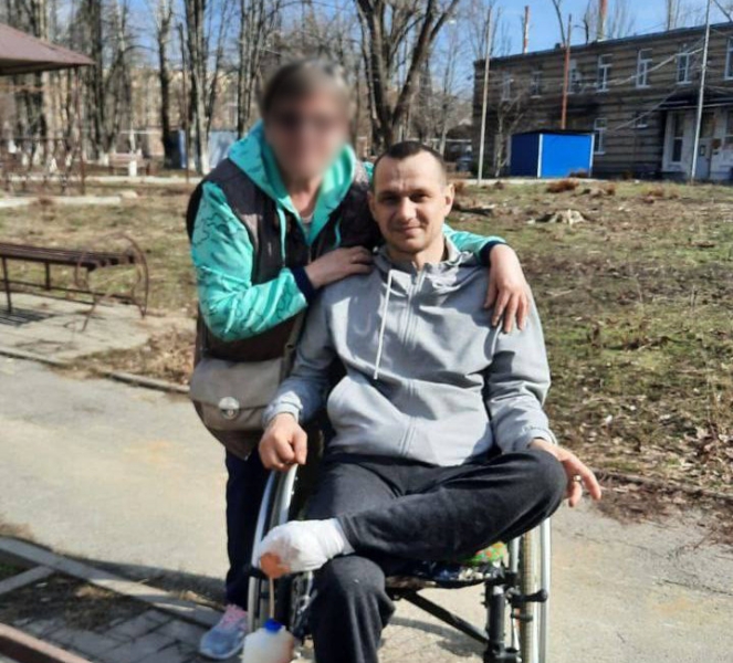 &laquo;Он теперь наш сын&raquo;: семья из Донбасса два месяца прятала раненого добровольца от ВСУ у себя в подвале