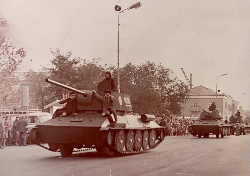 «Они словно лики святых прижимали их к груди»: как прошёл первый «бессмертный полк» в станице Тацинской в 1981 году