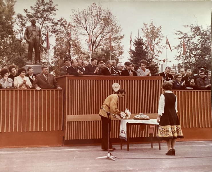 «Они словно лики святых прижимали их к груди»: как прошёл первый «бессмертный полк» в станице Тацинской в 1981 году