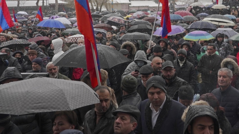 Оппозиция разблокировала здание полиции в Ереване