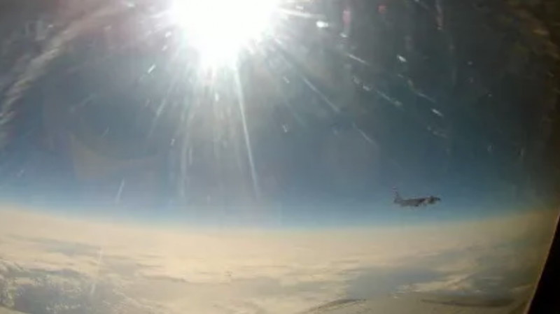 Опубликовано видео перехвата самолёта ВВС США над Тихим океаном