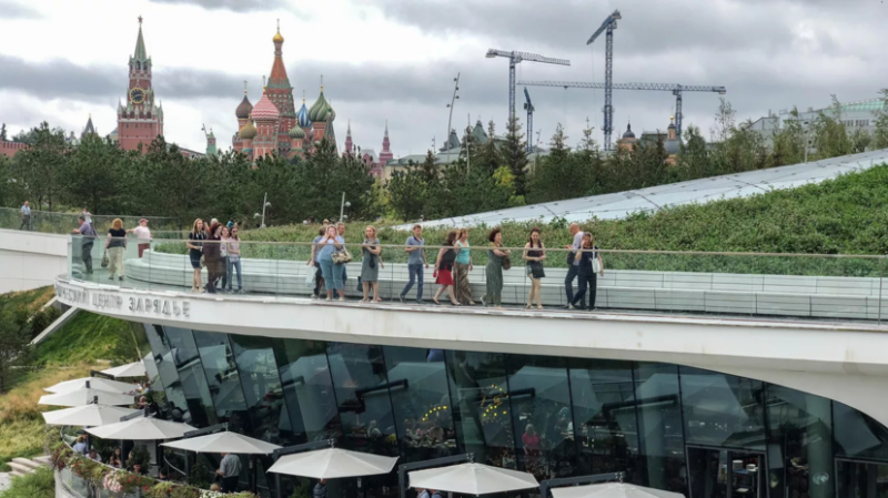 Парк &laquo;Зарядье&raquo; снова закрыли из-за сообщения о неопознанном устройстве