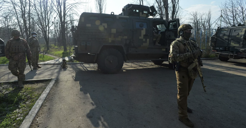 &laquo;Перетянуть баланс на свою сторону&raquo;: зачем в Киеве снова заговорили о пересмотре Минских соглашений