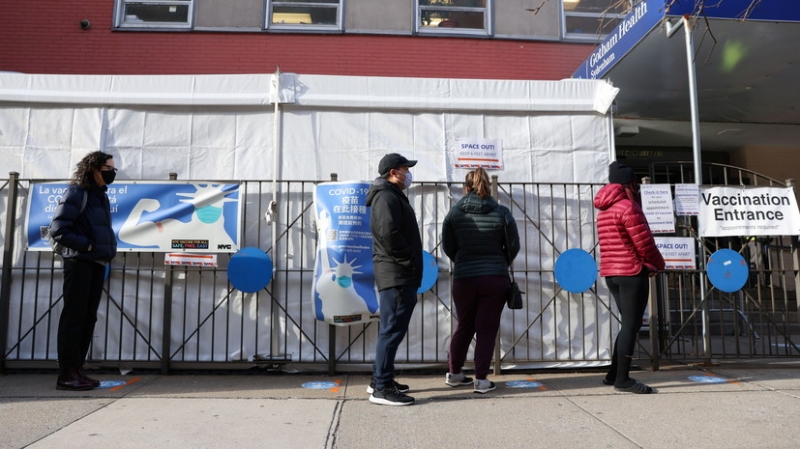 «Переводят стрелки на других»: почему США обвиняют Россию в дезинформации относительно коронавирусных вакцин