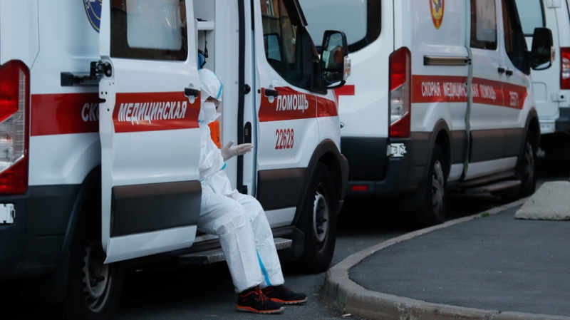 Петербург снова опередил Москву по числу случаев COVID-19 за сутки