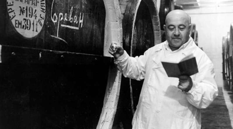 Пил или не пил: что стоит за легендой о любви Черчилля к армянскому коньяку