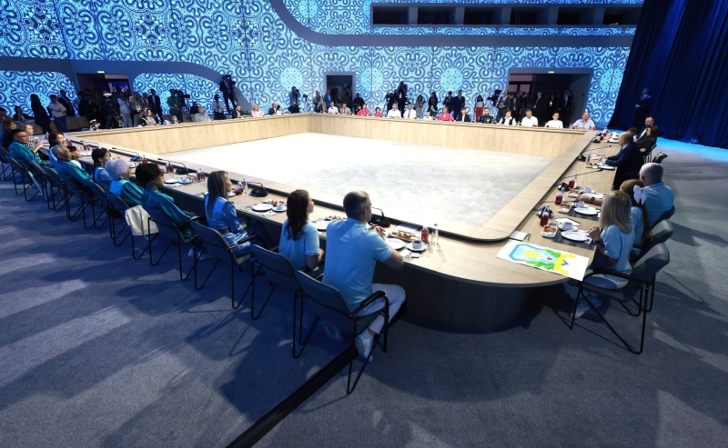 По 10 тысяч рублей: Путин поддержал идею использовать средства маткапитала для сбора детей в школу