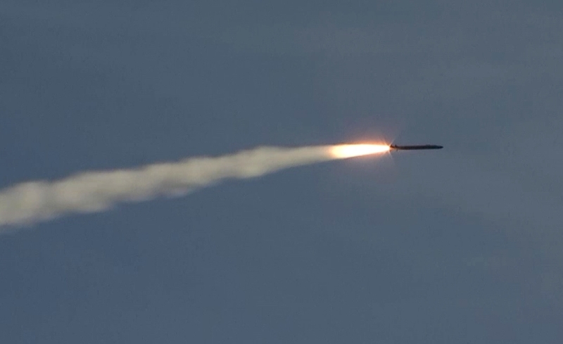 По военным предприятиям, аэродромам и складам: ВС РФ нанесли групповой удар по объектам ВПК Украины