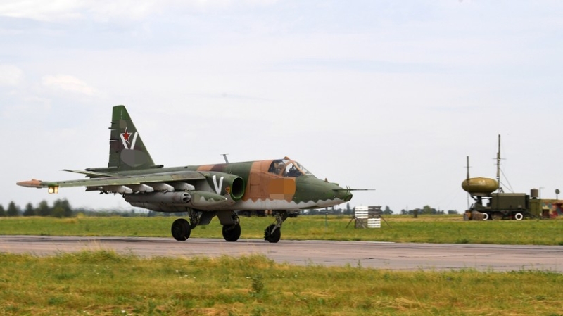 &laquo;По восьми районам сосредоточения живой силы&raquo;: авиация группировки &laquo;Центр&raquo; нанесла серию ударов по позициям ВСУ