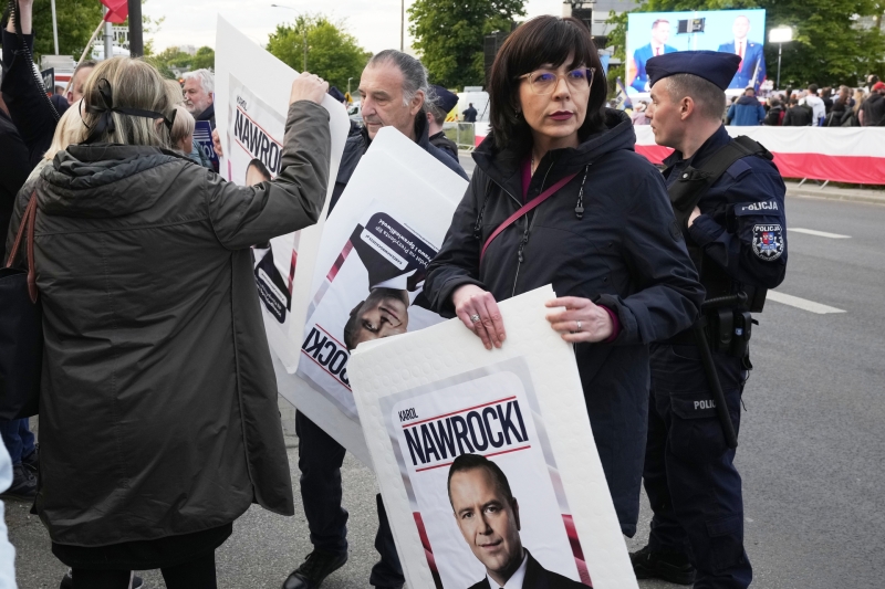 &laquo;Победила русофобия&raquo;: чего можно ждать от избранного президента Польши Кароля Навроцкого