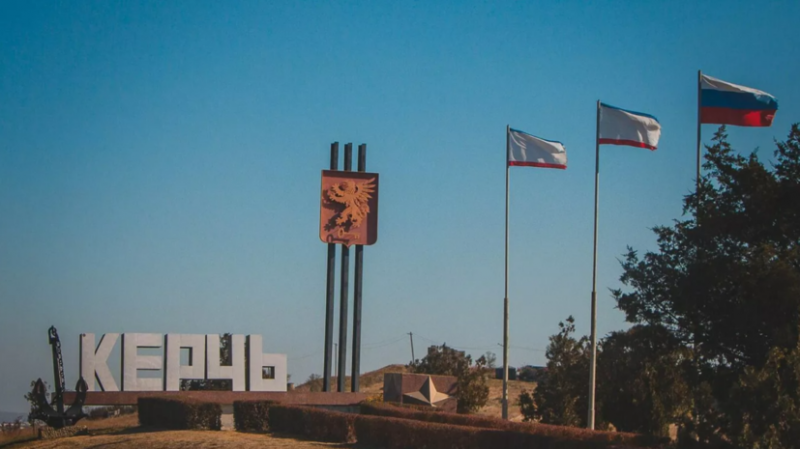 Поднятый в Бердянске десантный корабль «Саратов» планируют направить на ремонт в Керчь