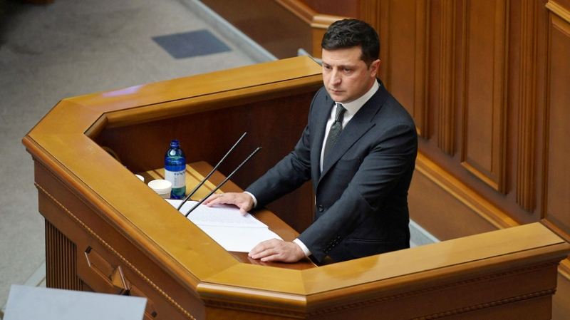 &laquo;Политический коллапс&raquo;: сможет ли Зеленский распустить Раду и Конституционный суд