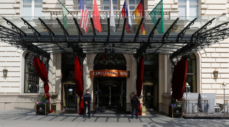 «Получить максимальные преимущества»: почему США заявили о неготовности снять с Ирана ряд санкций