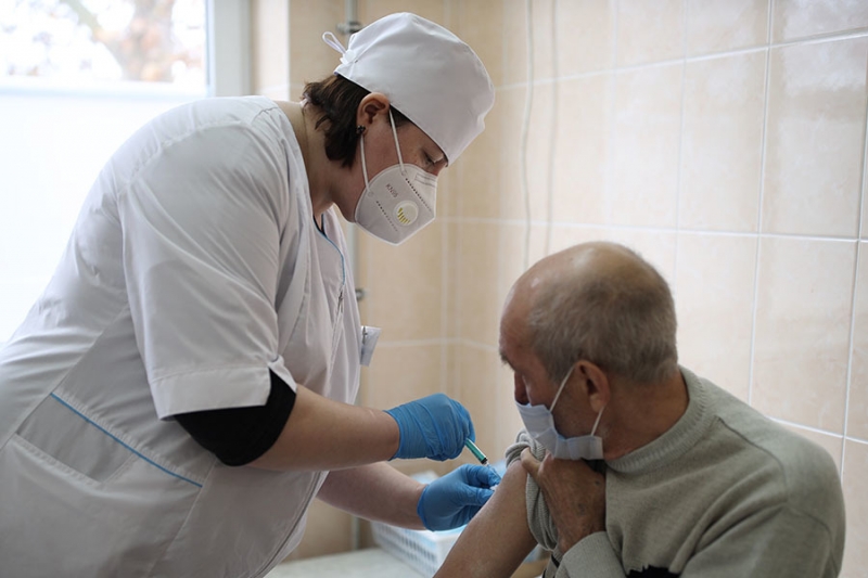 «Помочь могут вакцинация и соблюдение профилактических мероприятий»: в России выявлено 38 420 новых случаев коронавируса