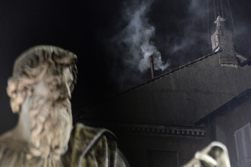 «Помогите нам построить мосты диалога»: Папой Римским стал американский кардинал Роберт Фрэнсис Прево