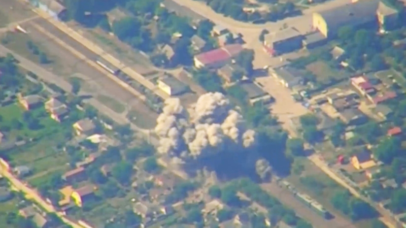 Поражены авиабазы, средства ПВО и РЭБ: ВС РФ нанесли 11 групповых ударов по военным объектам Украины