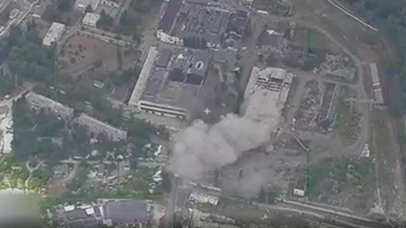 Поражены цеха сборки БПЛА, склады боеприпасов и вооружений: ВС РФ нанесли 33 групповых удара по предприятиям ВПК Украины