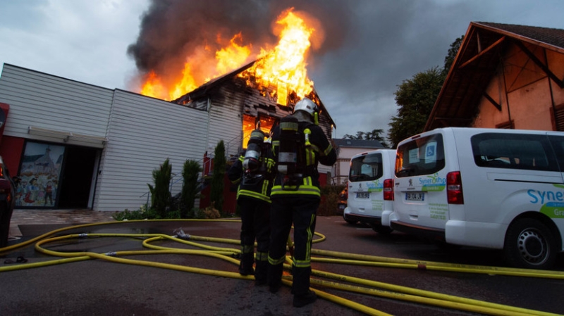 После пожара в доме для инвалидов во Франции найдены тела девяти человек