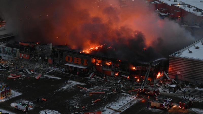 Пожар локализован на площади 7 тыс. кв. м: в Подмосковье горит ТЦ «Мега Химки»