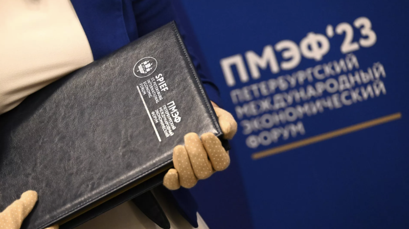 &laquo;Позитивно отразится на доходах&raquo;: Путин подтвердил планы повысить МРОТ на 18,5% в 2024 году