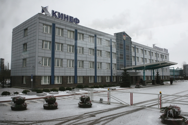 При падении обломков повреждён один из резервуаров: губернатор Ленобласти сообщил об отражении атаки БПЛА на НПЗ &laquo;КИНЕФ&raquo;